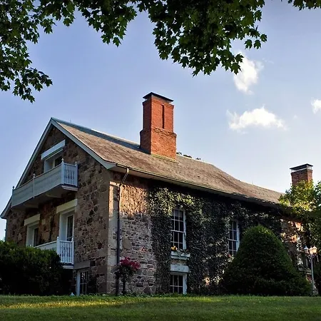 Quali sono i migliori hotel vicino a Sonnenberg Gardens & Mansion State Historic Park?